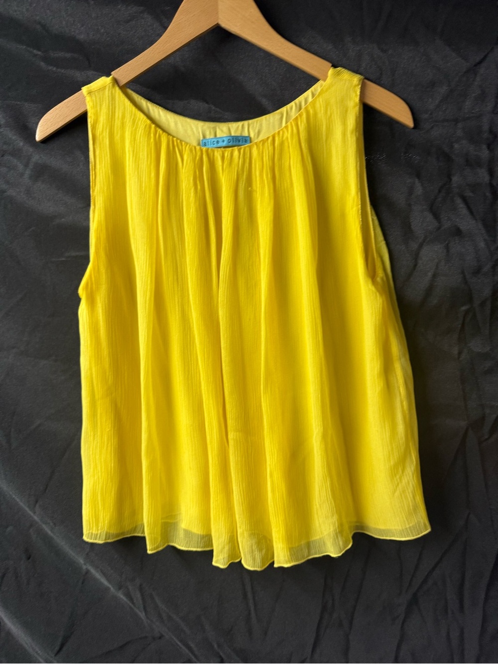 Alice + Olivia Sleeveless Yellow Pleated Women's Top size small